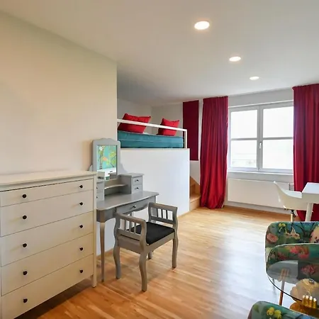 Apartmán Luxury Design Duplex In Zizkov 186 Sq M *
