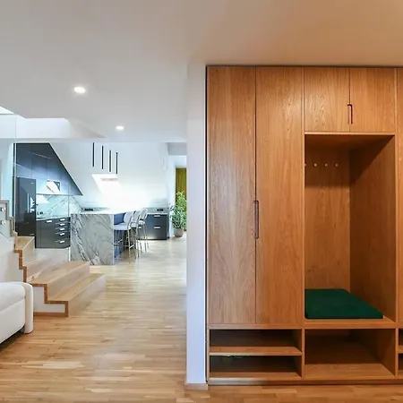 Luxury Design Duplex In Zizkov 186 Sq M *